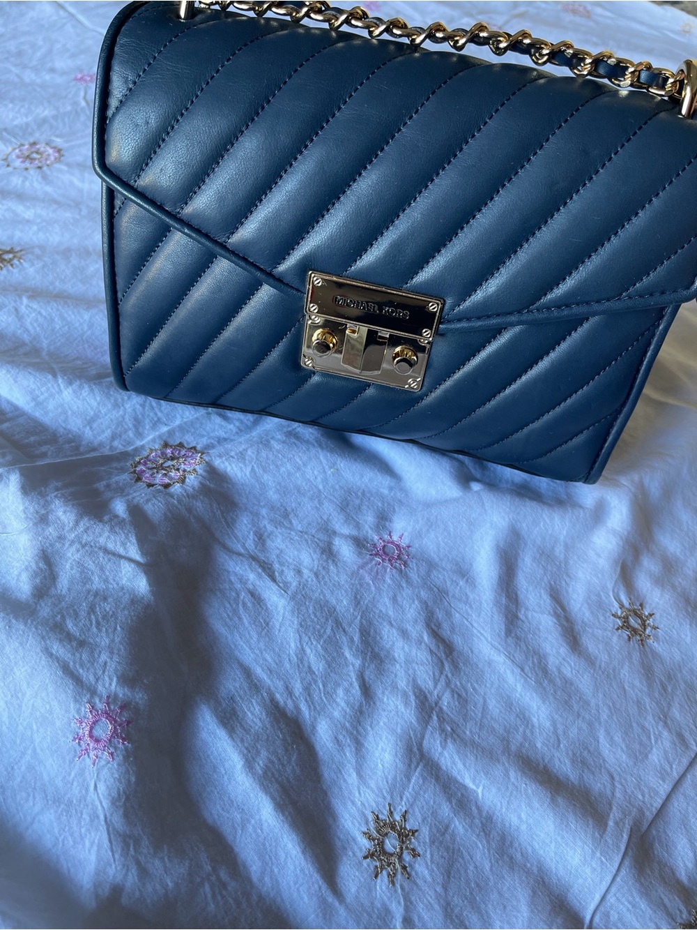 Michael Kors Leather Quilted Shoulder/crossbody Bag with Gold Hardware - Picture 3 of 16